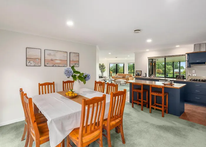 Spacious Family Retreat With Huge Garden - Up To 11 Guests