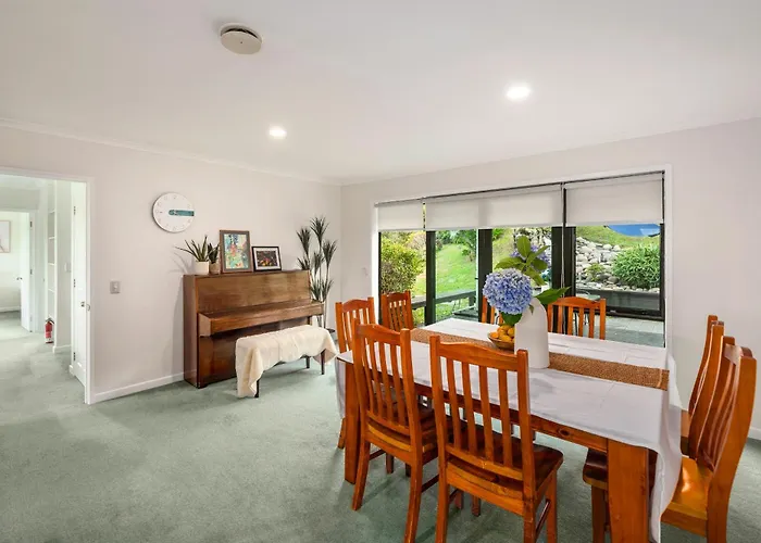 Spacious Family Retreat With Huge Garden - Up To 11 Guests * Rotorua