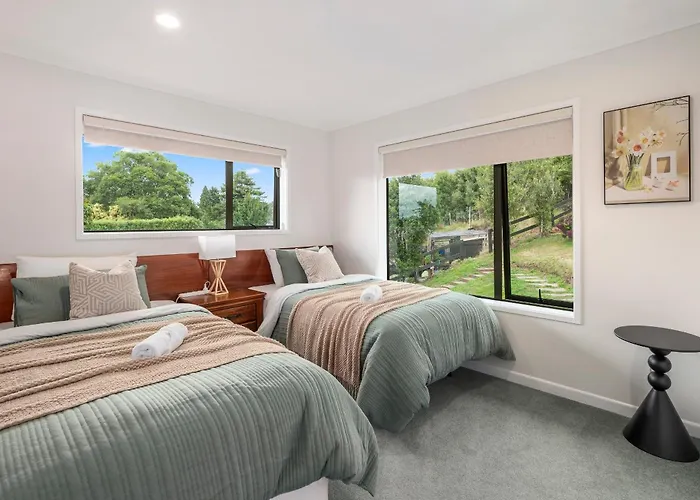 Spacious Family Retreat With Huge Garden - Up To 11 Guests * Rotorua