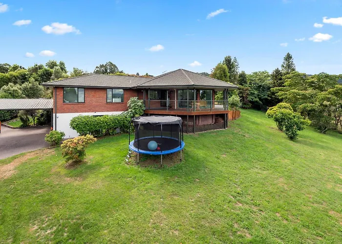Ferienhaus Spacious Family Retreat With Huge Garden - Up To 11 Guests *