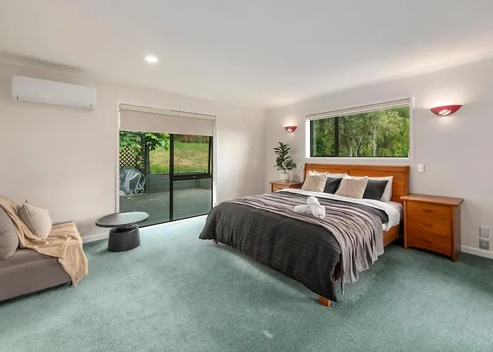 Spacious Family Retreat With Huge Garden - Up To 11 Guests Ferienhaus